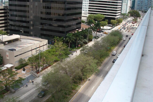 Building Photo - 951 Brickell Ave
