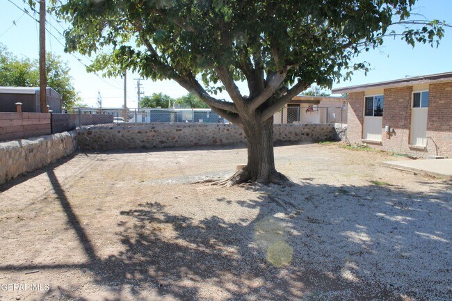 Building Photo - 10465 Omega Cir