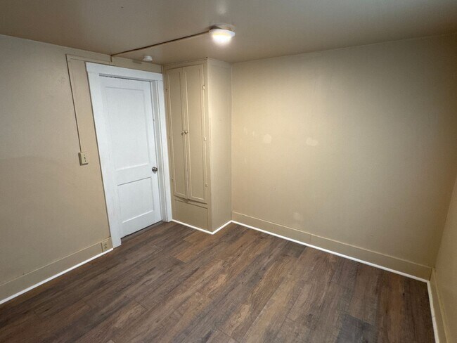 Building Photo - 1317 N Prospect Ave