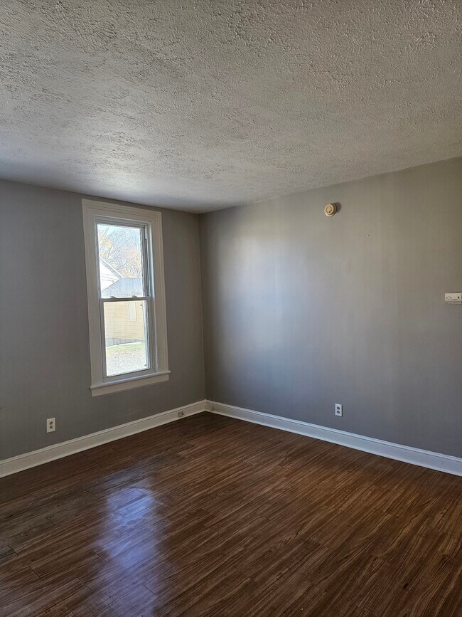 Building Photo - 552 E Buchtel Ave