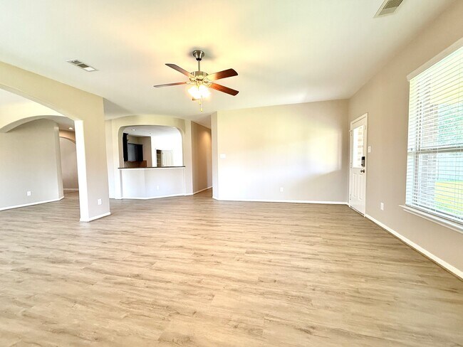 Building Photo - 8139 Edenwood Dr