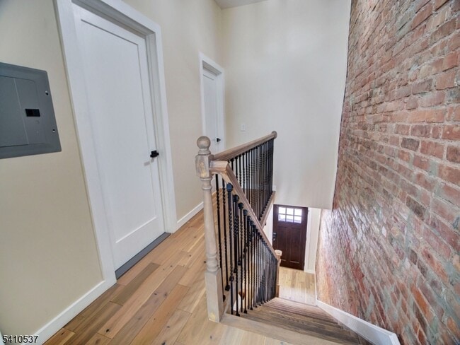 Building Photo - 16 Eagles St