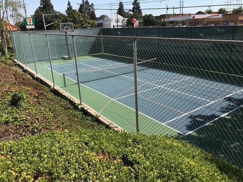 Pickle ball/Basketball court outside unit - 2289 190th St