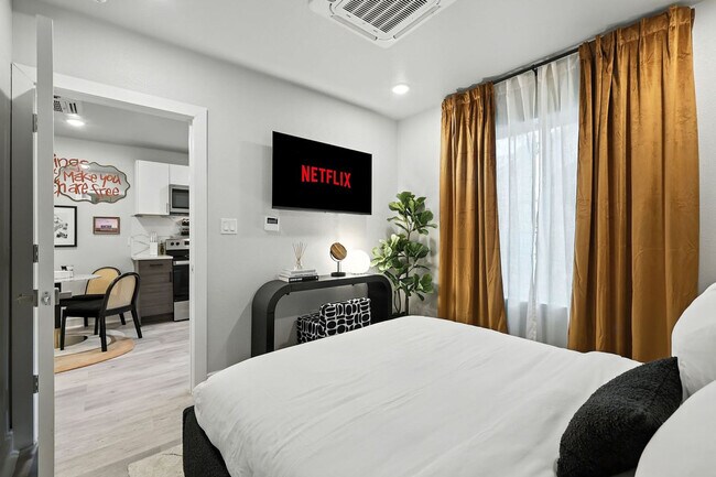 Building Photo - 5025 San Jacinto St