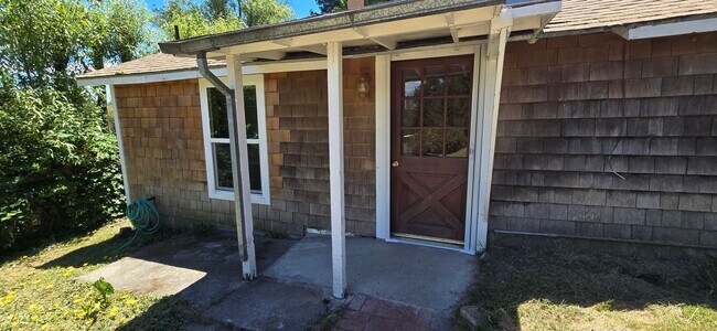 Building Photo - 105 Watertrough Rd
