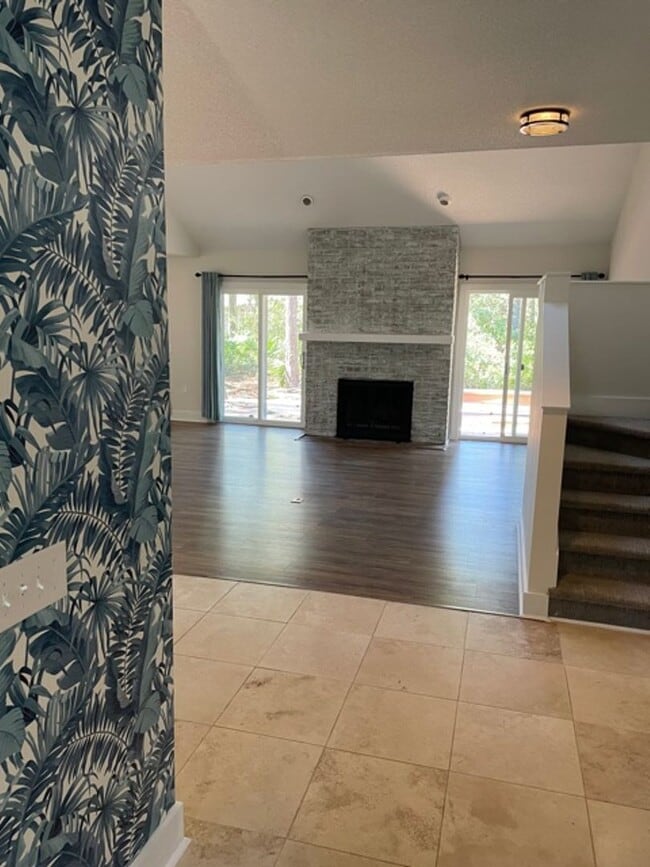 Building Photo - 25 Honey Locust Cir