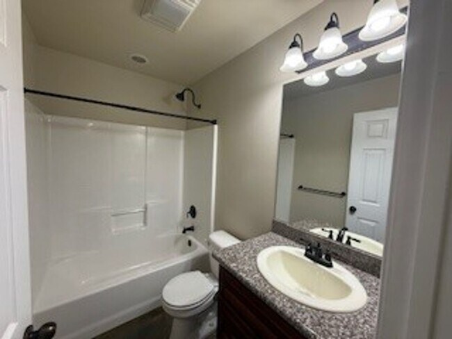 Building Photo - Country side home