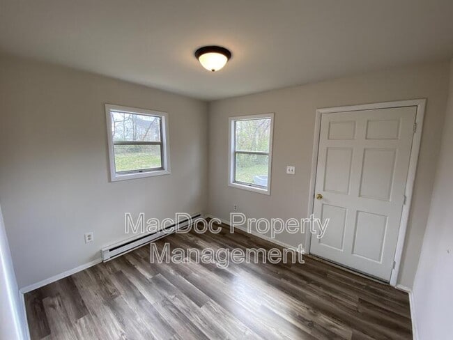 Building Photo - 6037 Rosedale Dr