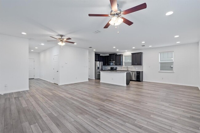 Building Photo - 3201 College Park Dr