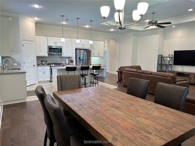 Building Photo - 15605 Long Creek Ln