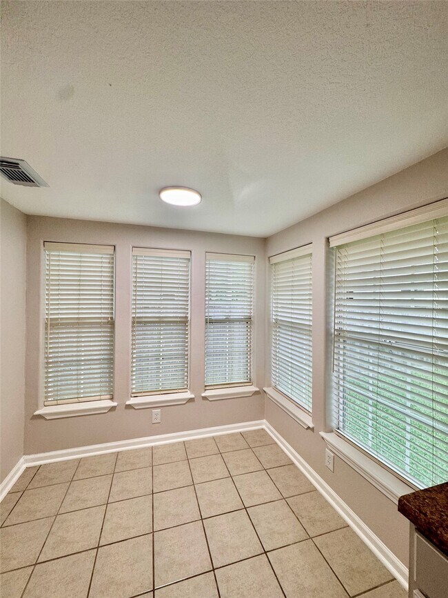 Building Photo - 805 Tabor St