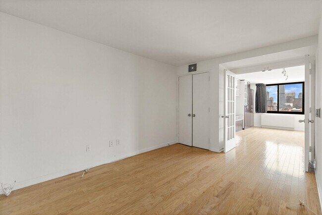 Building Photo - 700 Grove St