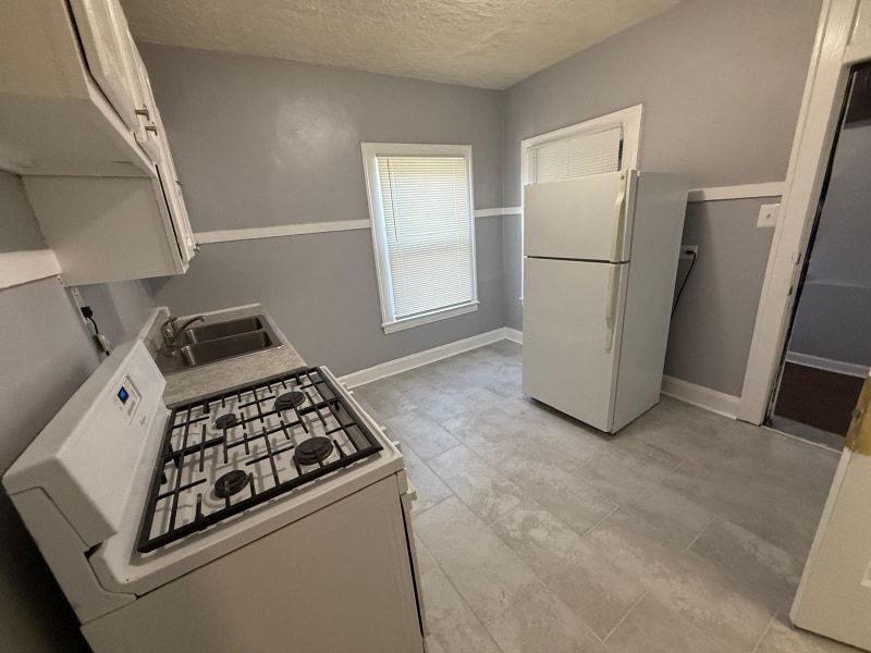 Building Photo - 650 N Lamon Ave