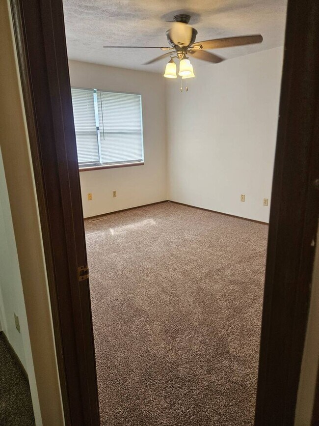 Building Photo - 607/609 W. Edgewood