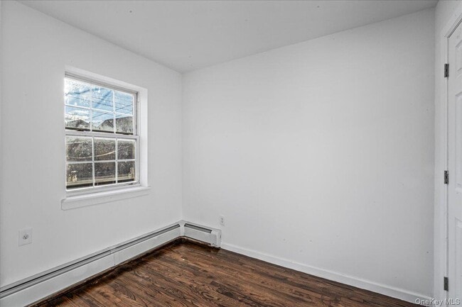 Building Photo - 953A E 217th St