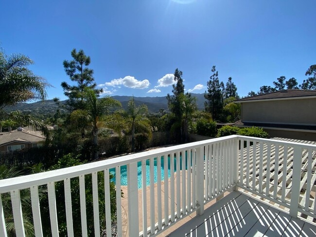 Building Photo - Beautiful 5 bedroom Newbury Park home with mountain views