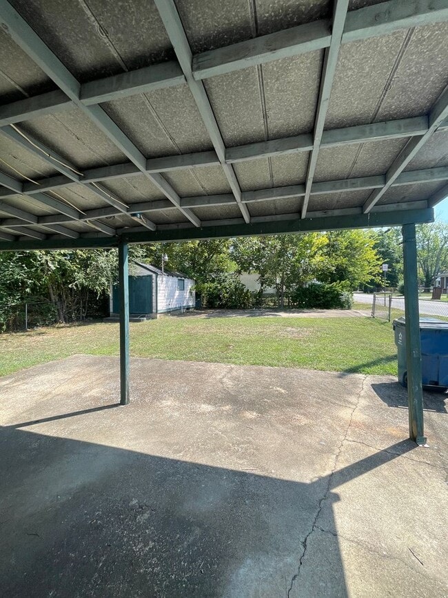 Building Photo - 2 bedroom 1 Bath House