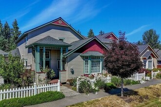 Building Photo - Must see! Spacious 3bd 2bath Ready for Imm...