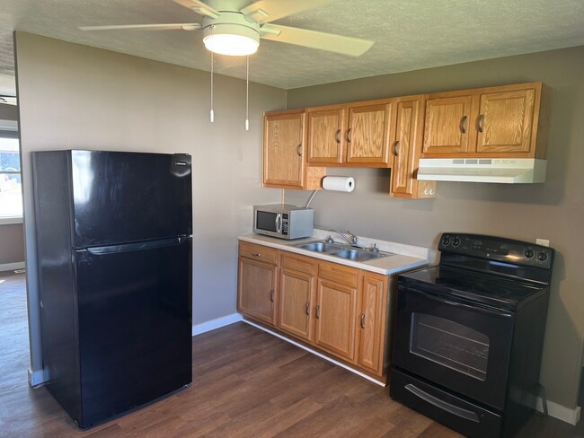Building Photo - 345 Frayne Dr