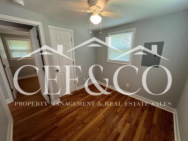 Building Photo - Cozy 2 bedroom 1 bathroom home now available in Moore