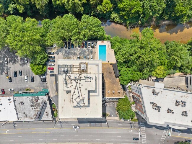 Building Photo - 2285 Peachtree Rd NE