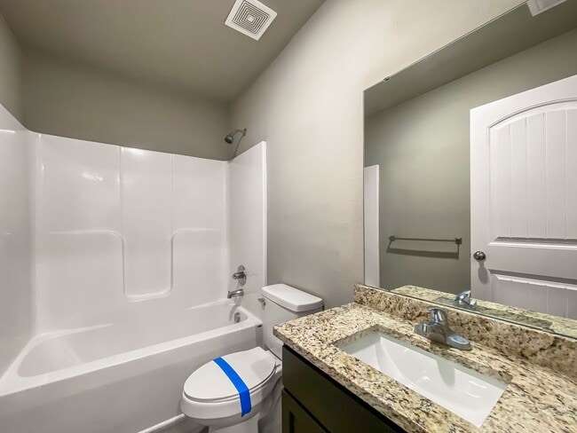 Building Photo - Updated 3-Bed, 2-Bath Ranch Townhome with Garage in Blue Springs