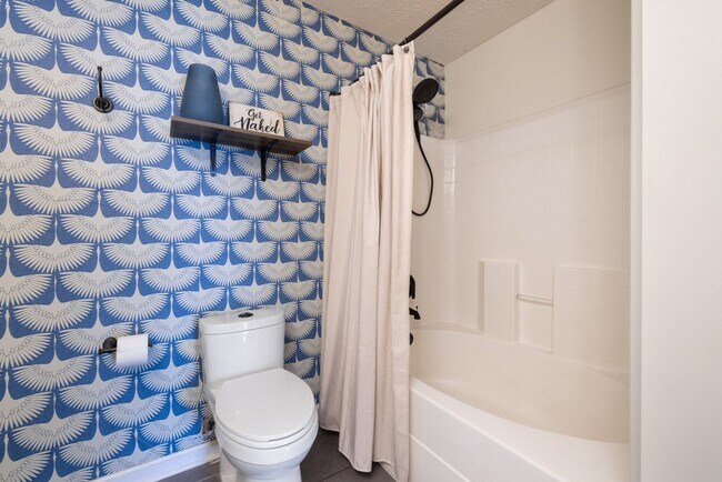 Building Photo - Single Family Home For Lease