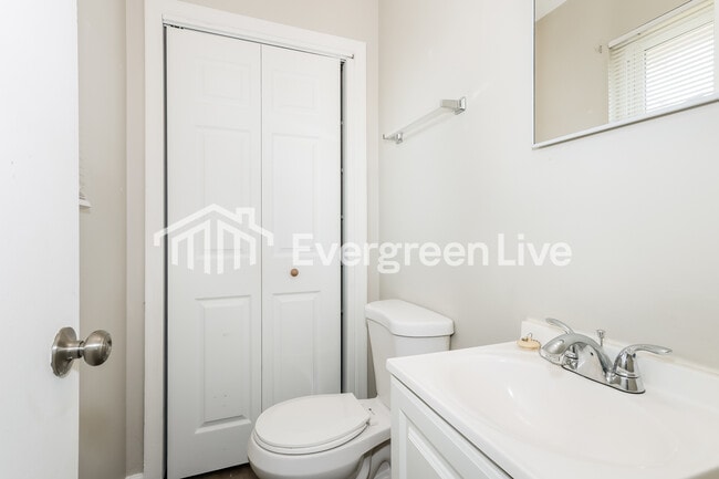 Building Photo - 2508 Dexter Rd