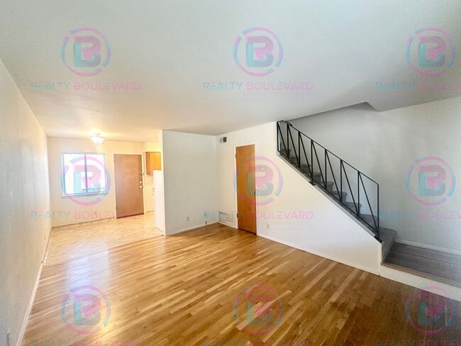 Building Photo - Delightful One-Bedroom + Office Near Idlewild Park