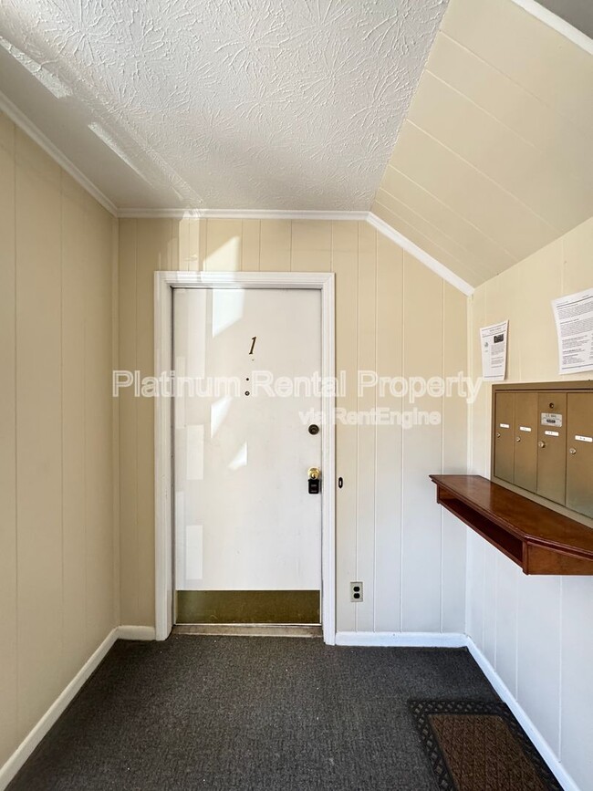 Building Photo - 3825 Lavista Rd