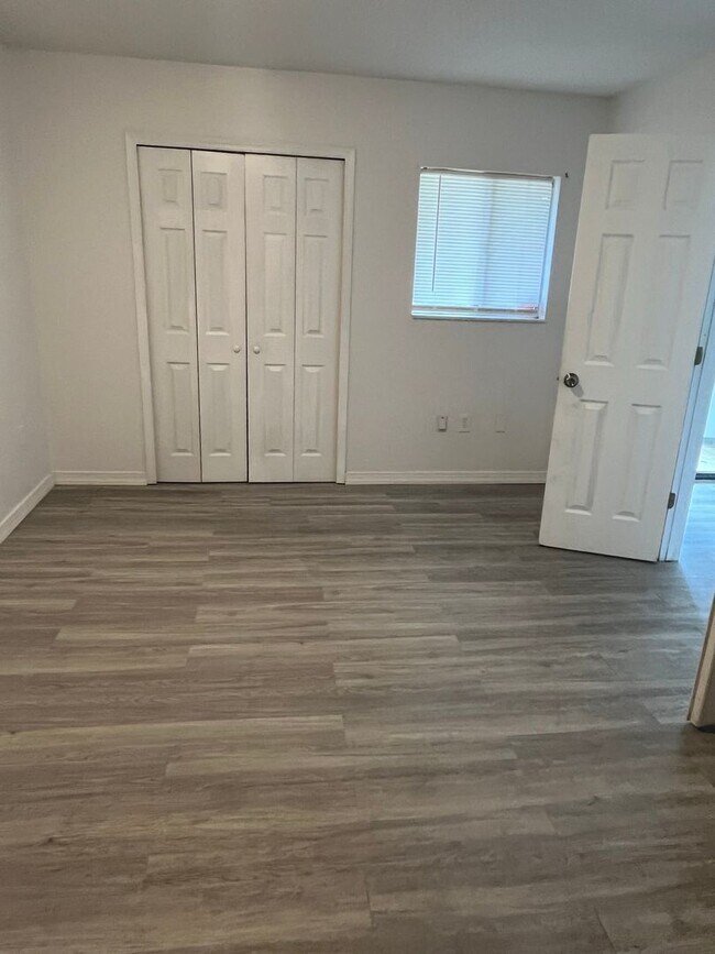 Building Photo - 2/2 Condo in Winter Park Woods!