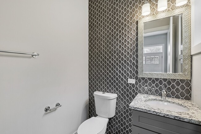 Building Photo - 3516 W Hirsch St