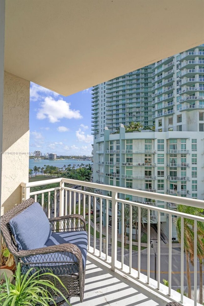 Building Photo - 2000 N Bayshore Dr