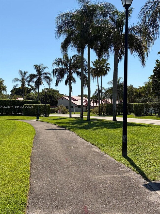 Building Photo - 7860 Lexington Club Blvd