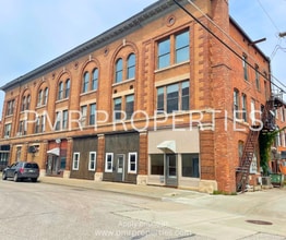 Building Photo - Red Oak Apartments