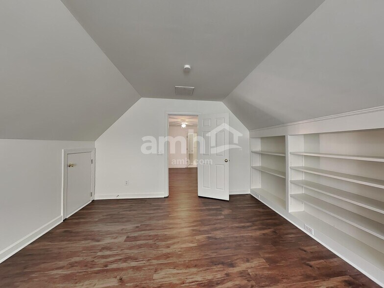 Building Photo - 6111 Creft Cir