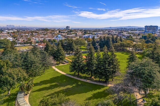 Building Photo - 9756 W Olympic Blvd