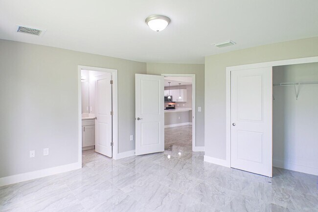 Building Photo - Brand New Duplex 2024 3 beds 2 baths with ...