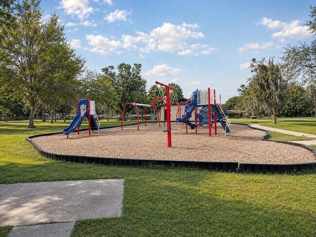 Building Photo - 3286 W Crandon Dr