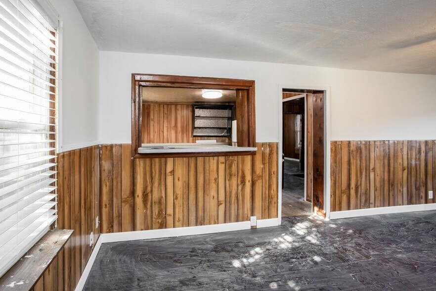 Building Photo - 2110 Brown Ave