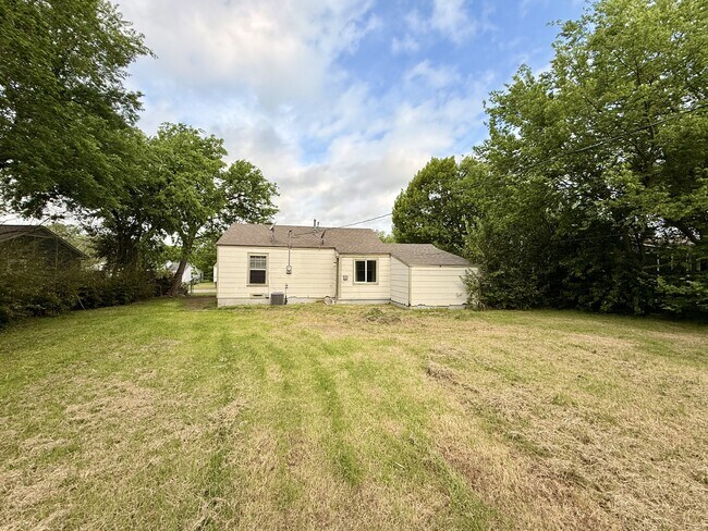 Building Photo - 4709 Penrose Ave