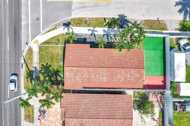 Building Photo - 2400 SW 103rd Ct