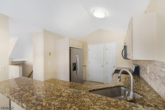 Building Photo - 12 Woodmont Dr