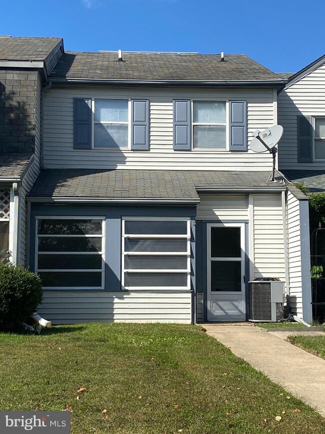 Building Photo - 804 Woodcrest Dr