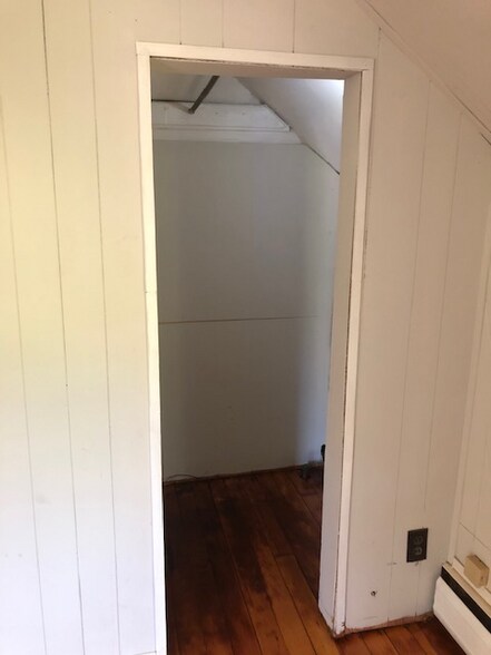 Building Photo - 1273 Queen St