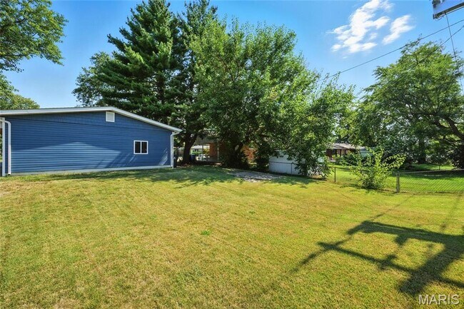 Building Photo - Updated Florissant Home!