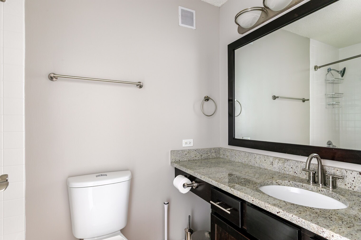 Building Photo - 77 W Huron St