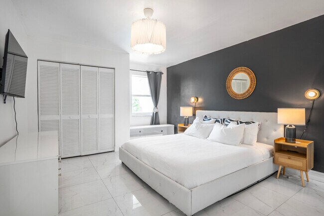 Building Photo - 422 NW 8th St