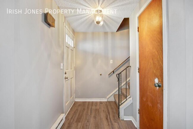 Building Photo - 5700 Glendale Dr
