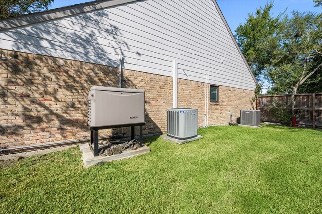 Building Photo - 4702 Bayou Vista Dr